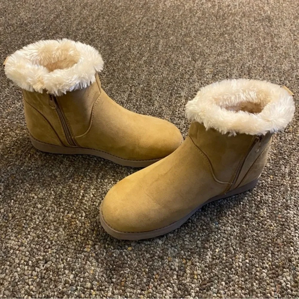 Cat And Jack‎ Boots Size 4 Girls  Zips On Each Side